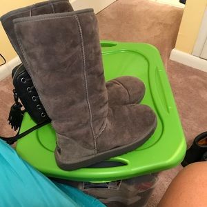 gray ugg boots
